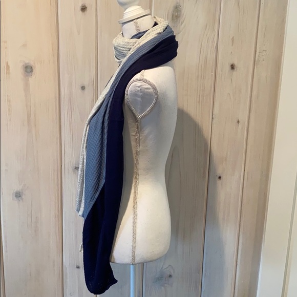 Donni. gray and blue scarf - Picture 2 of 3
